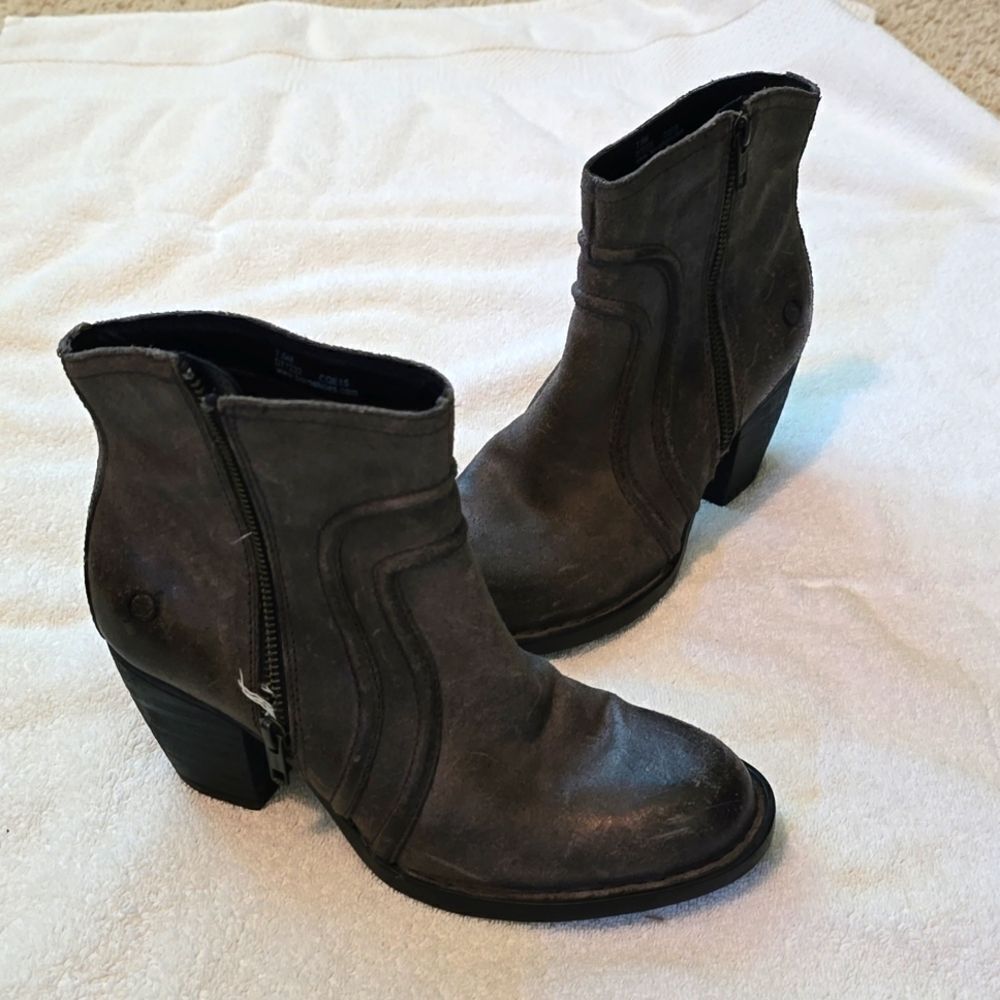 Born Women's Size 7.5M Abby Brown Distressed Leather Side Zip Ankle Boots Bootie